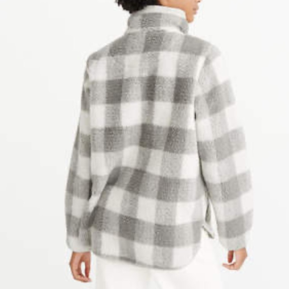 Abercrombie & Fitch Cream and Gray Checkered Fleece - Picture 2 of 11